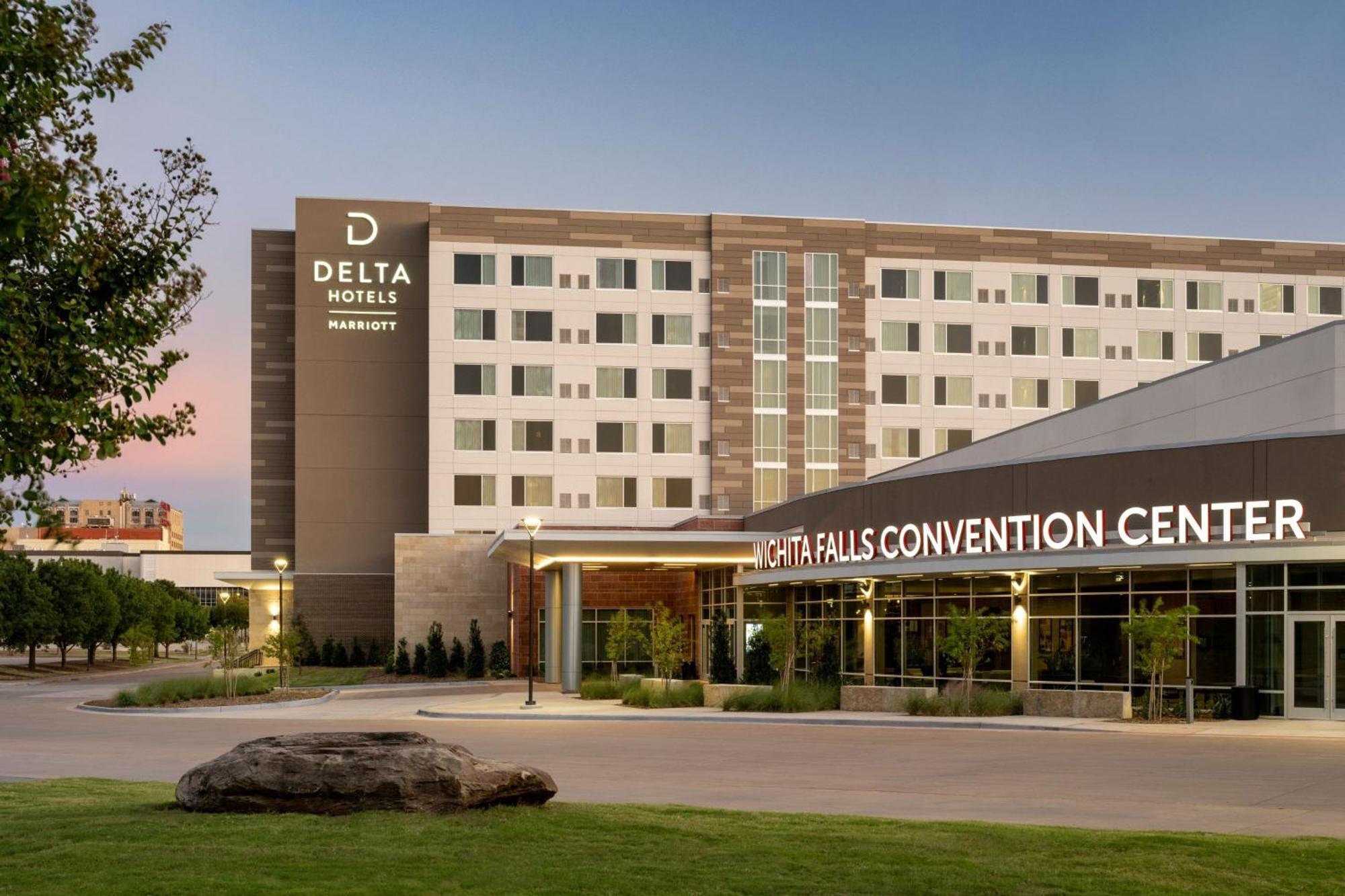 Delta Hotels By Marriott Wichita Falls Convention Center Exterior photo